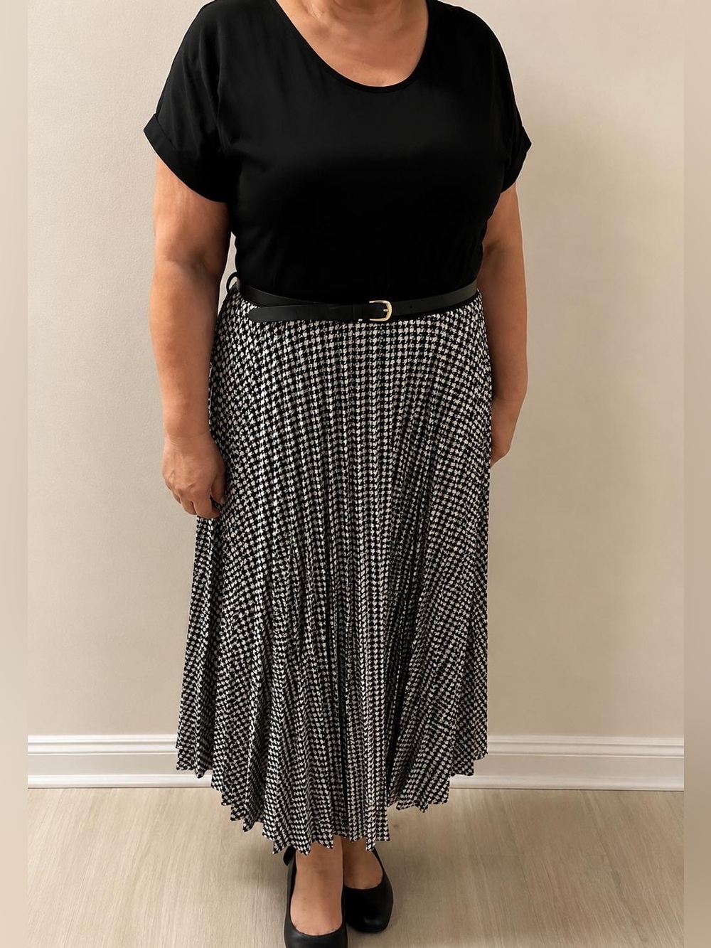 Black & White Houndstooth Pleated Midi Skirt with Belt